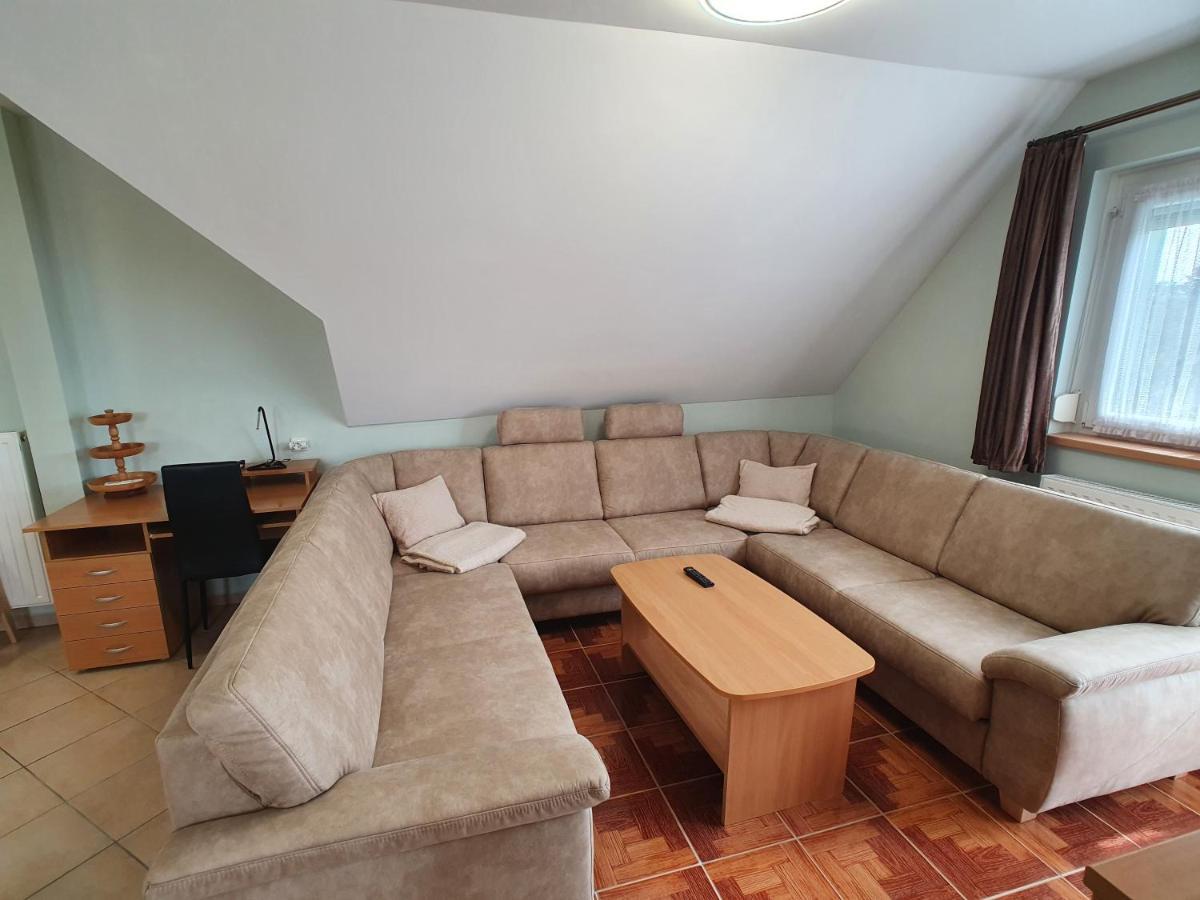 פוניארצוושהג' Krisztian Apartmanhaz מראה חיצוני תמונה