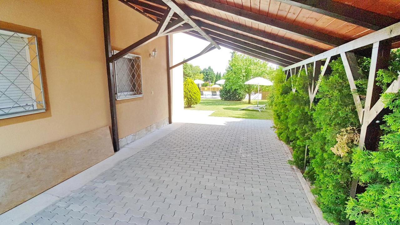 פוניארצוושהג' Krisztian Apartmanhaz מראה חיצוני תמונה