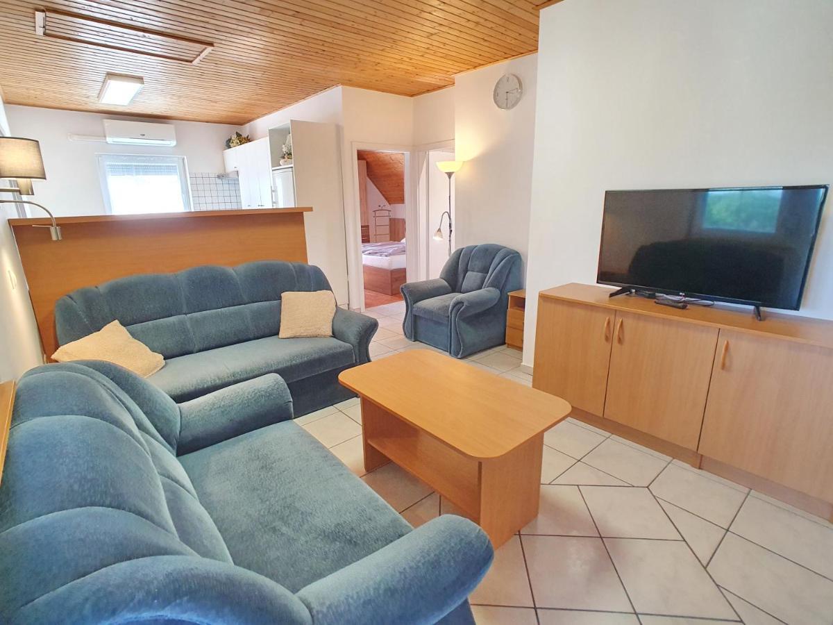 פוניארצוושהג' Krisztian Apartmanhaz מראה חיצוני תמונה