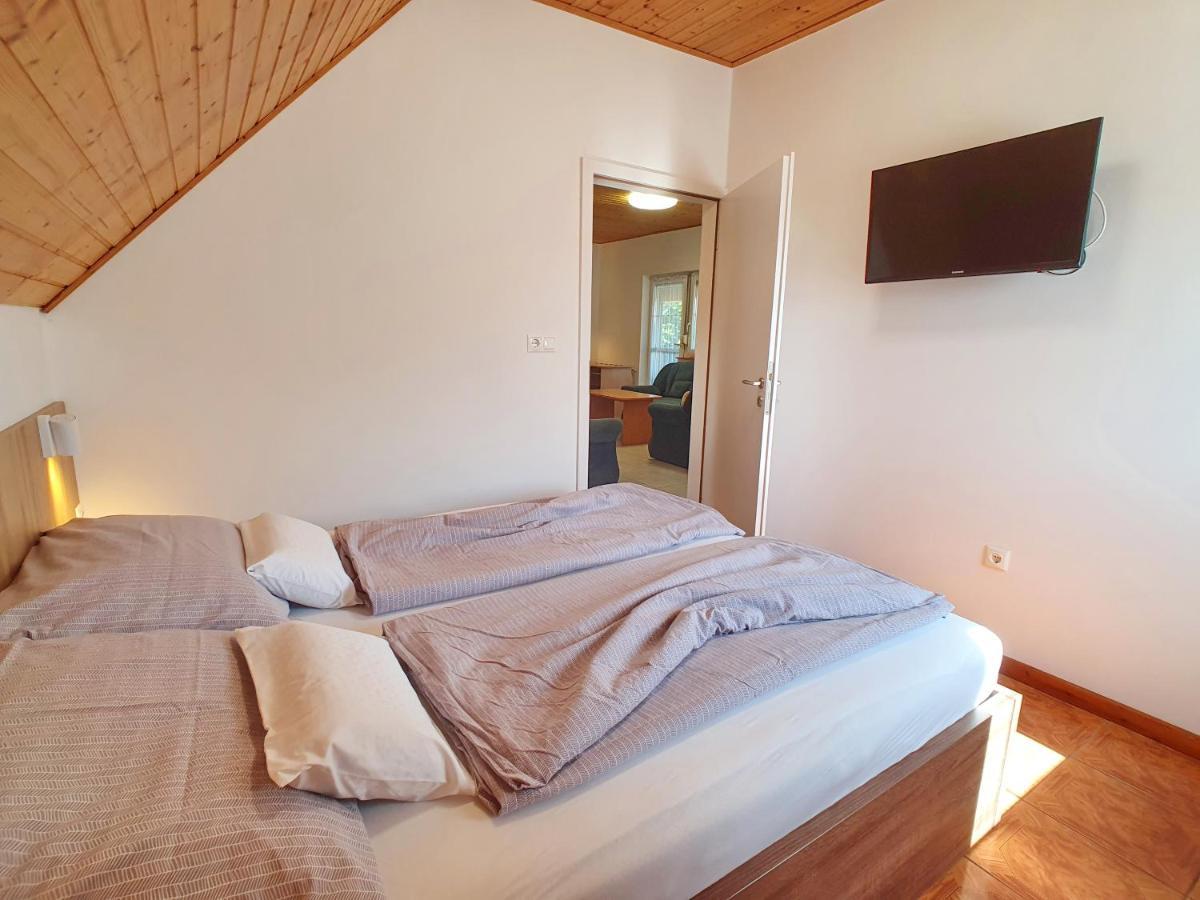 פוניארצוושהג' Krisztian Apartmanhaz מראה חיצוני תמונה